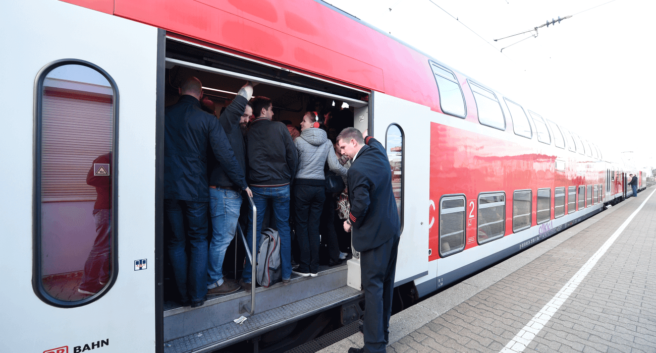 Verkehr Zug DB Bahn
